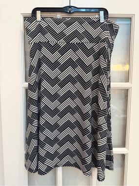 LuLaRoe Azure Pull On Black White Chevron A-Line Skirt Midi Skirt Plus Size 2X